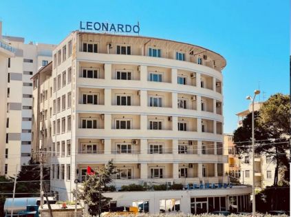 HOTEL LEONARDO